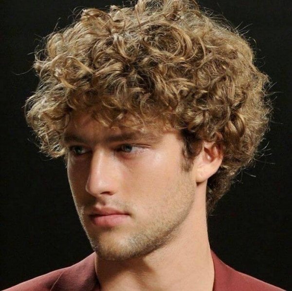 Kıvırcık Saçlı Erkekler İçin Saç Bakımı Nasıl Olmalı? | Bay Makas
